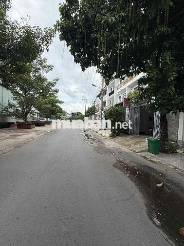 nhà thuê MTKD Lê tấn bên an lạc bình Tân DT 300m giá 18tr