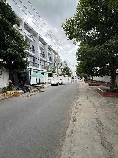 nhà thuê MTKD Lê tấn bên an lạc bình Tân DT 300m giá 18tr