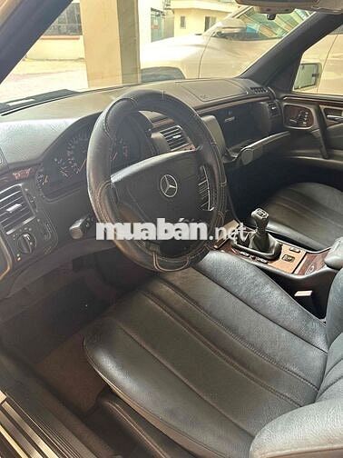 Mercedes-Benz E 230 Trắng 5 chỗ