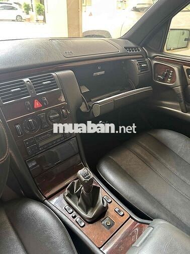 Mercedes-Benz E 230 Trắng 5 chỗ