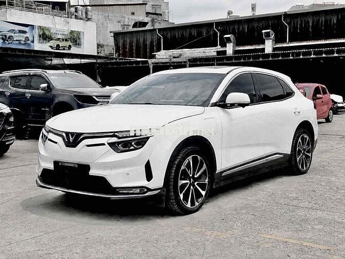 VinFast VF8 Plus Trắng 53.000 km