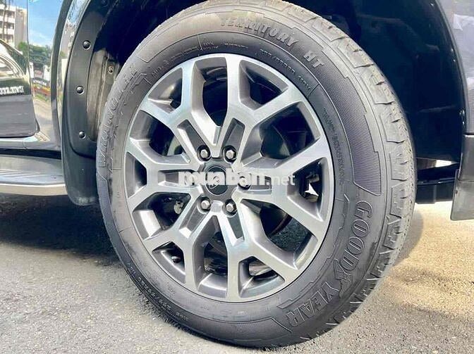 Bán Ford Everest 2 cầu tự động, trả trước 350tr
