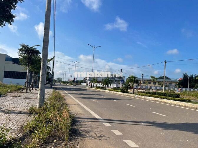 CHÍNH CHỦ BÁN GẤP ĐƯỜNG 32m  KHU DÂN CƯ TRUNG TÂM SÔNG VỆ
