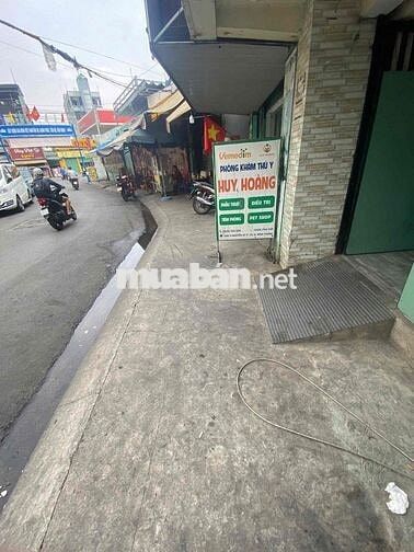 Mặt bằng 6tr có vỉa hè nguyễn xí 2 chiều xe hơi sát mặt tiền đường lơn