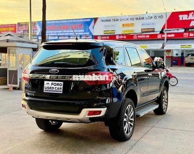 Ford Everest Titanium 4x2 Đen