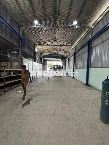 CHO THUÊ KHO XƯỞNG gần 700m ( thương lượng gặp tt chính chủ )