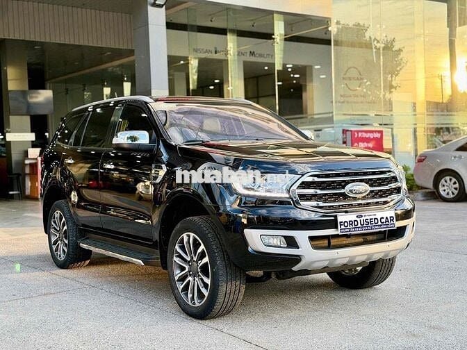 Ford Everest Titanium 4x2 Đen
