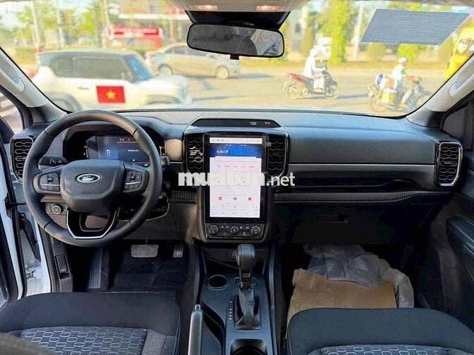 Ford Ranger XLS Facelift 2026 Tự động 10 cấp Trắng