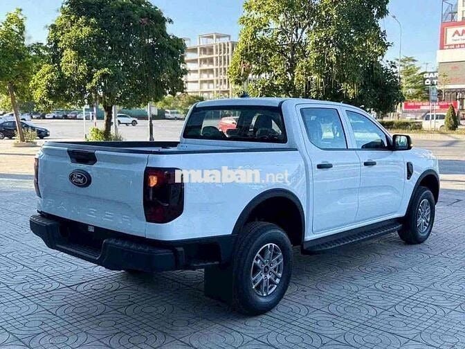 Ford Ranger XLS Facelift 2026 Tự động 10 cấp Trắng