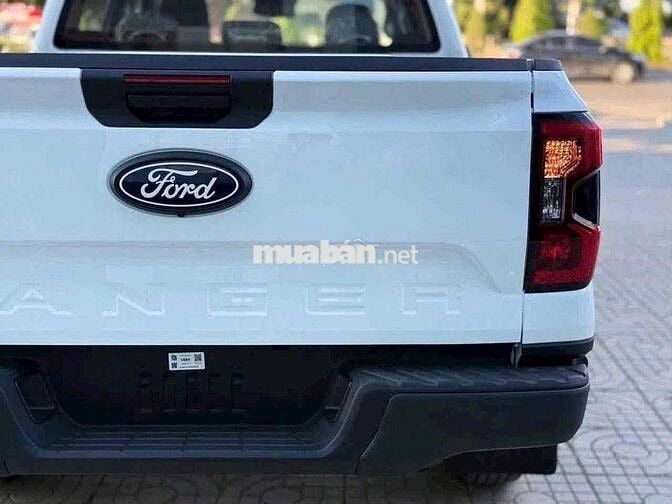 Ford Ranger XLS Facelift 2026 Tự động 10 cấp Trắng