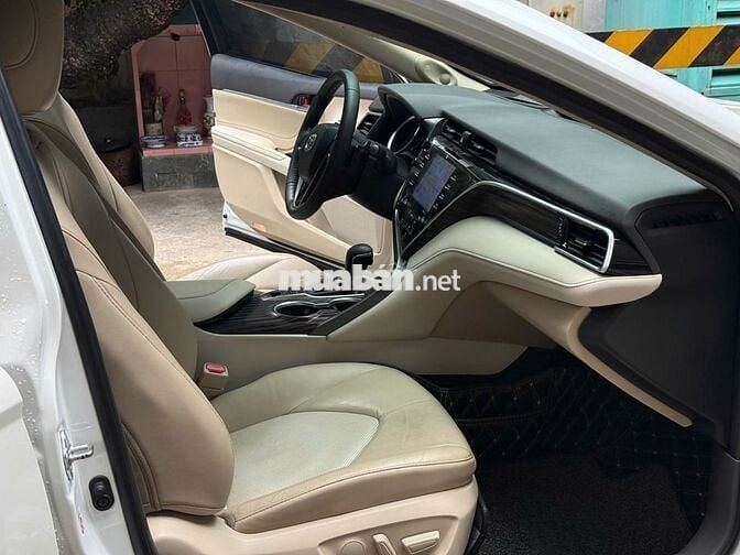 Camry 2.5Q 2019 Trắng 57.000km giá thương lượng