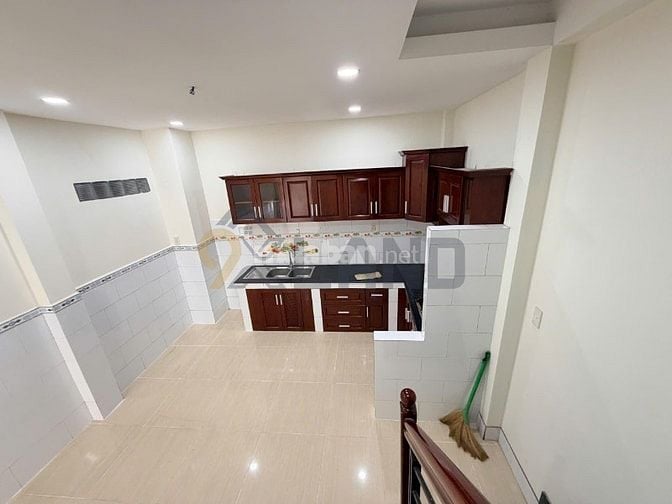 HOT !! CHỈ HƠN 6 TỶ- NHÀ MẶT TIỀN KD 3 TẦNG - GẦN VINCOM THỦ ĐỨC