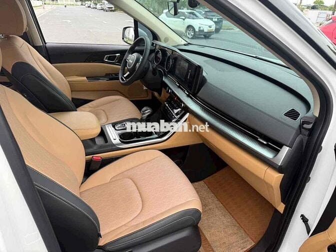Kia Carnival 2024 2.2D Luxury Trắng 3 vạn KM
