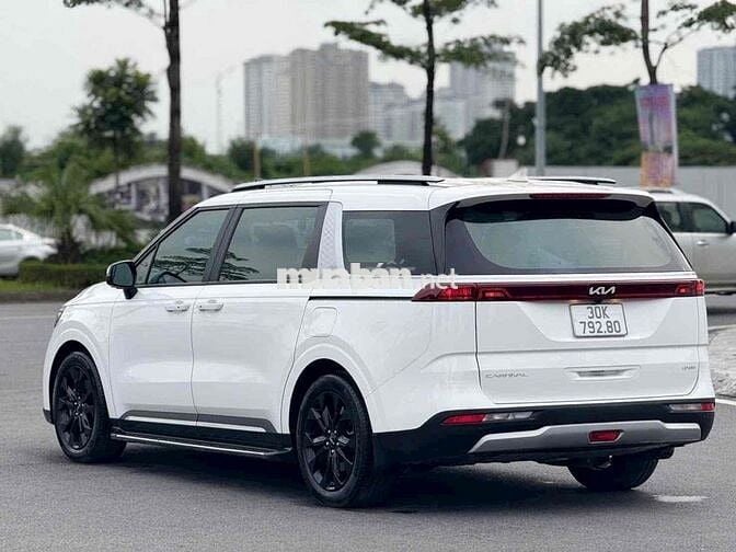 Kia Carnival 2024 2.2D Luxury Trắng 3 vạn KM