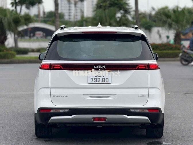 Kia Carnival 2024 2.2D Luxury Trắng 3 vạn KM