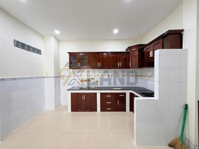 HOT !! CHỈ HƠN 6 TỶ- NHÀ MẶT TIỀN KD 3 TẦNG - GẦN VINCOM THỦ ĐỨC