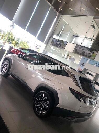 Hyundai Tucson 1.6 Turbo Trắng Tự động