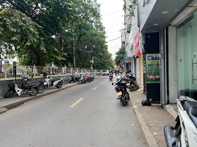 Cho thuê mặt bằng kinh doanh mặt phố Trần Hữu Tước