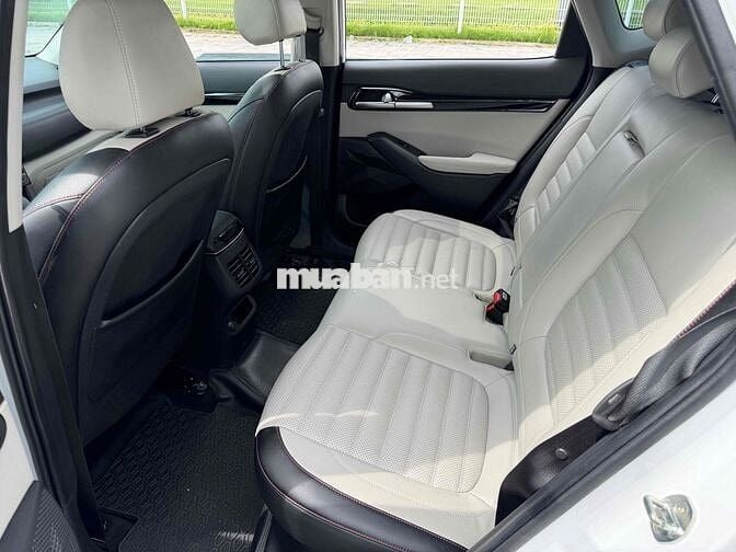 Kia Seltos 1.4 Premium 2023 Trắng 5 vạn KM