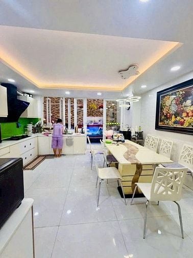 Bán nhà mặt tiền, đường khánh hội P3 Q4,dt:5x15m,giá:16 tỷ(3lầu)