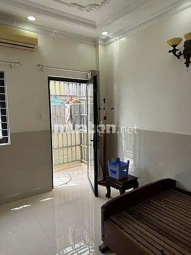 Bán nhà mặt tiền đường số ngay chợ Bình Điền Quận 8, DT 5x16m, 4 tầng