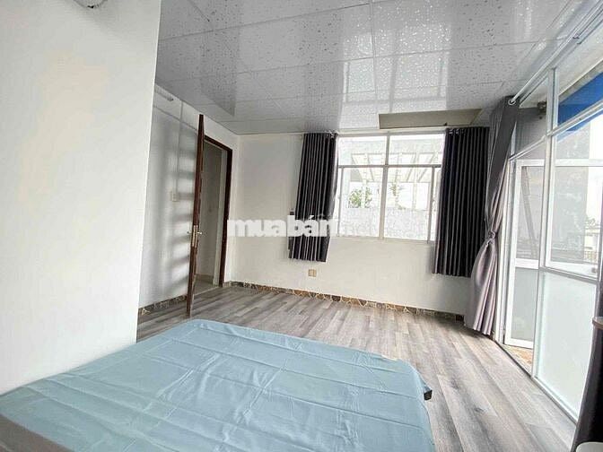 1 PN TÁCH BẾP BAN CÔNG RIÊNG SIÊU BỰ 40m2 NGAY NGÃ 5 CHUỒNG CÚN