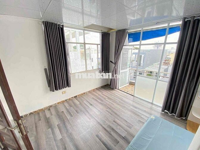 1 PN TÁCH BẾP BAN CÔNG RIÊNG SIÊU BỰ 40m2 NGAY NGÃ 5 CHUỒNG CÚN