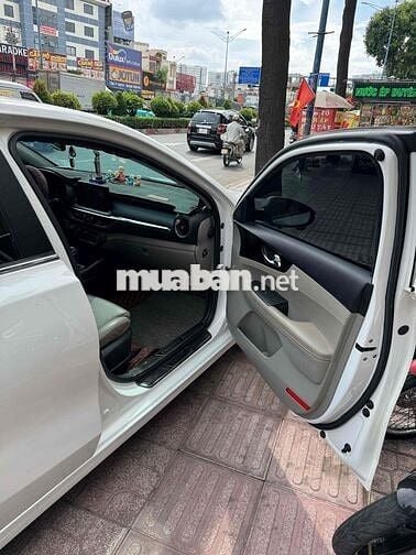 Kia Cerato Luxury Trắng 5 chỗ