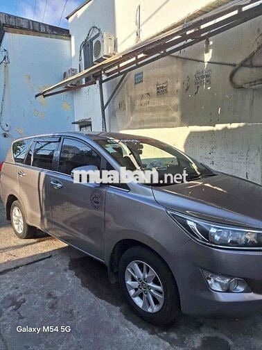 Toyota Innova 7 chỗ 2018 Số sàn màu Nâu