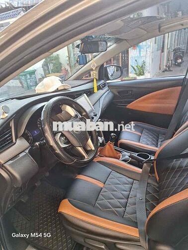 Toyota Innova 7 chỗ 2018 Số sàn màu Nâu