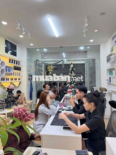 📣 TUYỂN NỮ NV BÁN IPHONE Q6- Q8 📣