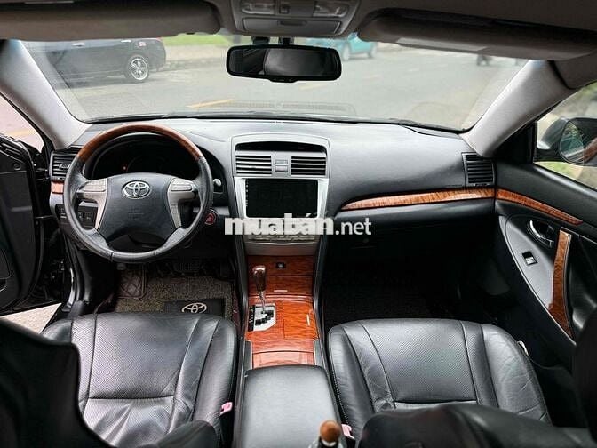 Toyota Camry 3.5Q V6 bản full option