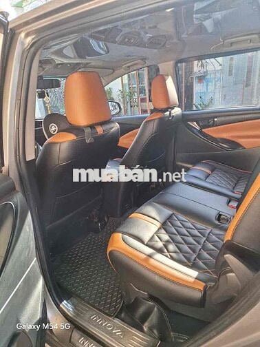 Toyota Innova 7 chỗ 2018 Số sàn màu Nâu