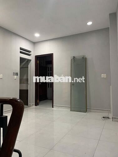 Nhà 2 Mặt Tiền Hẻm Lớn Đường Lạc Long Quân Giá Tốt.