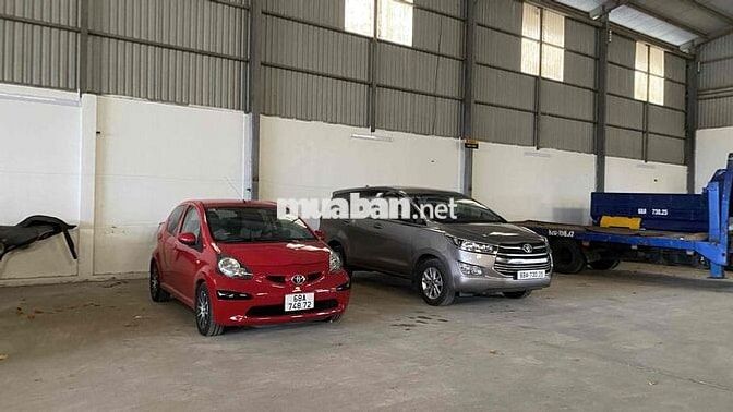 Toyota Innova 7 chỗ 2018 Số sàn màu Nâu