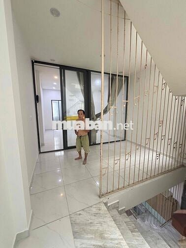Nhà 4 dài 20m 2 lầu 4 pn đs 8 p11