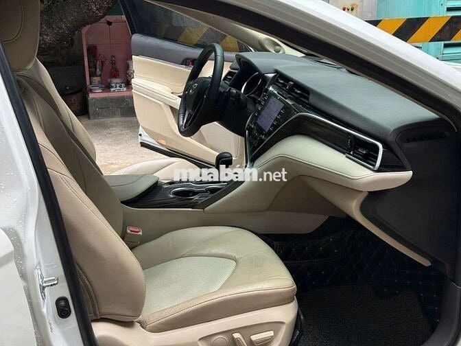 Camry 2.5Q-2019, 1 chủ từ mới, nhiều phụ kiện.