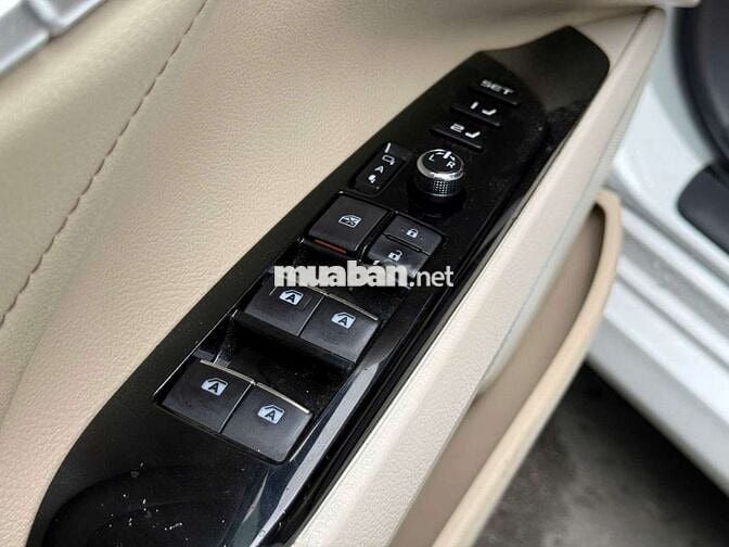 Camry 2.5Q-2019, 1 chủ từ mới, nhiều phụ kiện.