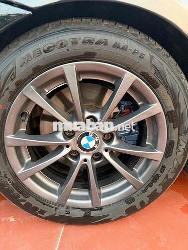 BMW 325i màu Đen