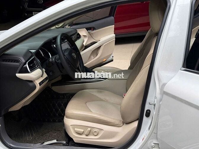 Camry 2.5Q-2019, 1 chủ từ mới, nhiều phụ kiện.
