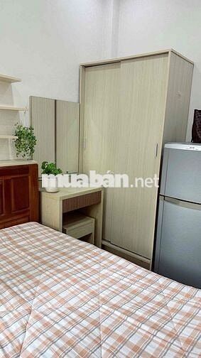 TRỐNG SẴN PHÒNG CỬA SỔ KẾ ĐẠI HỌC VĂN LANG