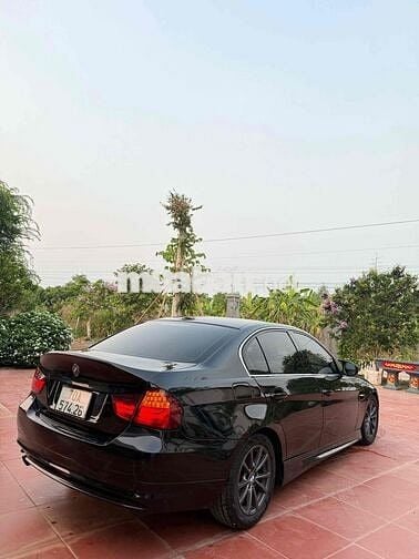 BMW 325i màu Đen