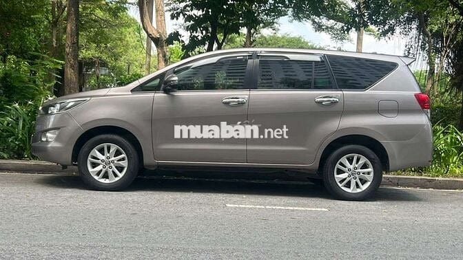 mình bản xe tyota Innova 2019