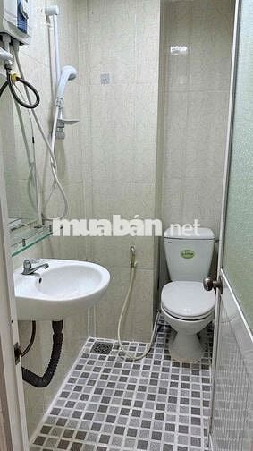 TRỐNG SẴN PHÒNG CỬA SỔ KẾ ĐẠI HỌC VĂN LANG