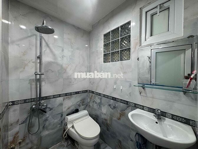 🏡Trống sẵn 1 phòng ban công tách bếp chỉ 5tr ngay Trần Hưng Đạo Q1🏡