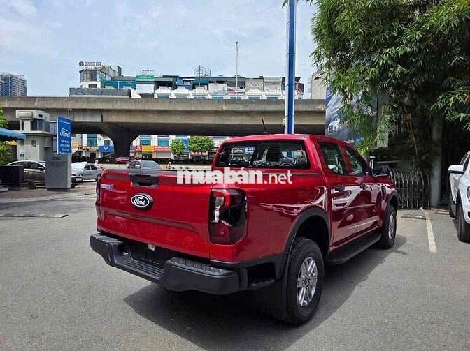 Ford Ranger XLS 2026 Tự động 10 cấp Đỏ
