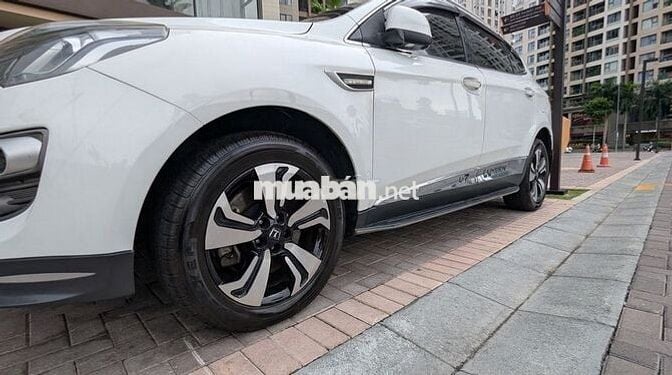 Luxgen U7 SUV 2016 Trắng 7 chỗ Xăng 2.2L Turbo