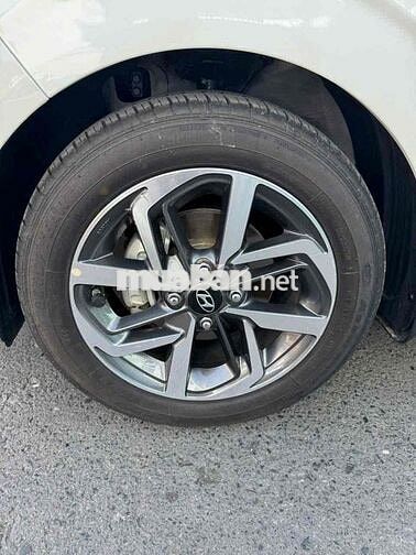 Hyundai i10 AT Full 1.2 Trắng 20000 km