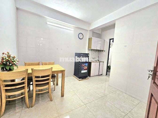 PHÒNG KHÁCH NGỦ FULL ĐỒ BAN CÔNG THOÁNG - NGAY TRUNG TÂM MỸ ĐÌNH