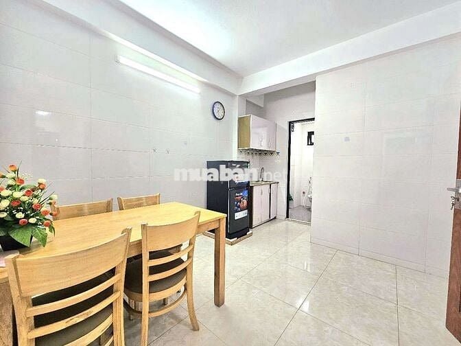 PHÒNG KHÁCH NGỦ FULL ĐỒ BAN CÔNG THOÁNG - NGAY TRUNG TÂM MỸ ĐÌNH